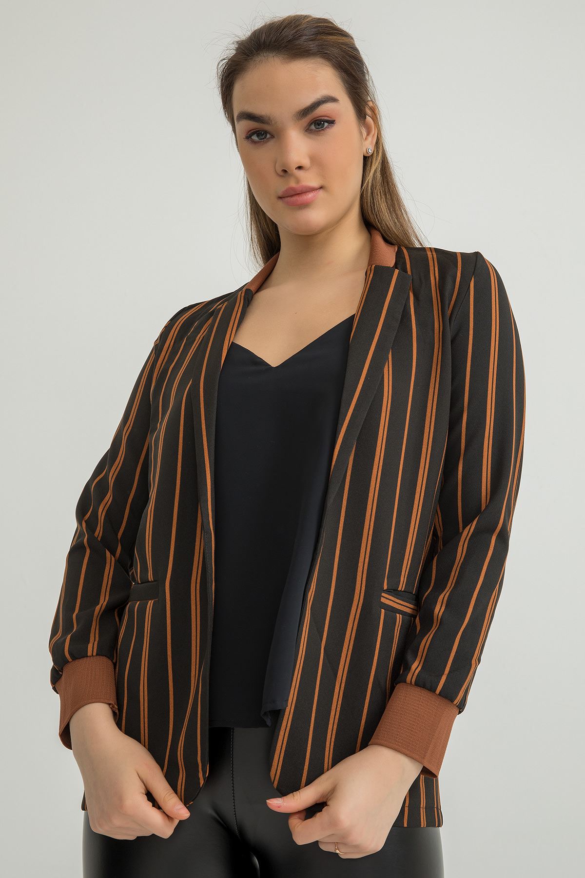 Классический женский пиджак длинный рукав в полоску атласный - Светло коричневый