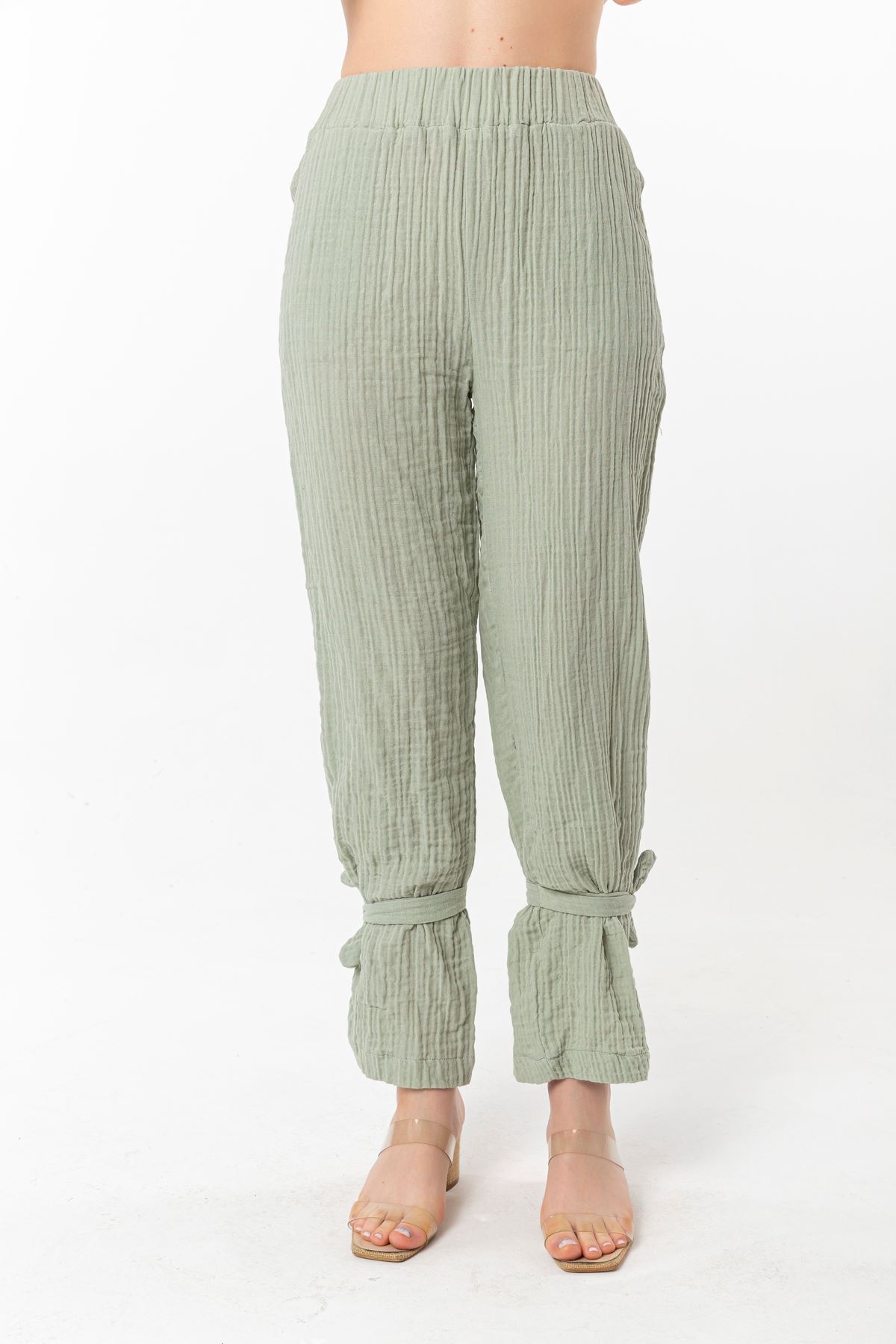 Müslin Kumaş Rahat Kalıp Bürümcük Paça Detaylı Kadın Pantolon-Mint