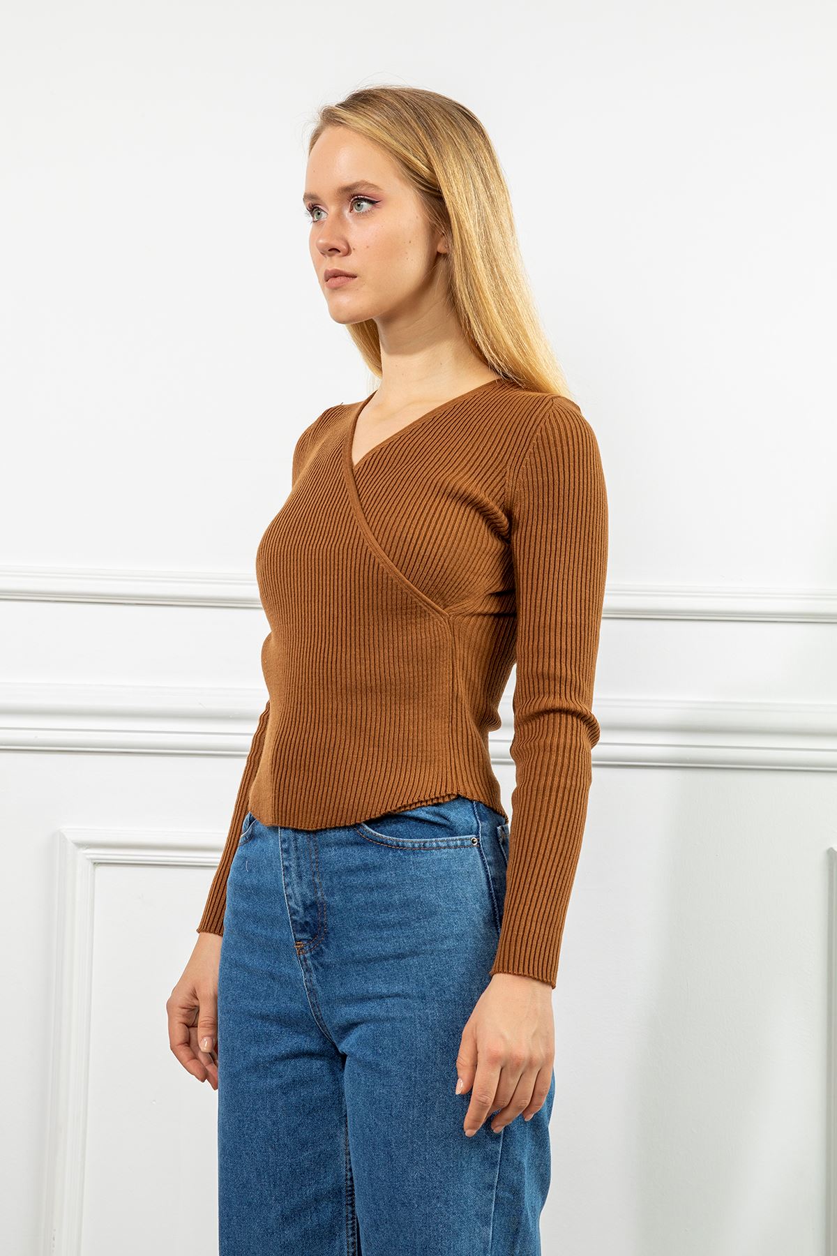 Knitwear Fabric Long Sleeve Surplice Neck Short Women Sweater - Brown