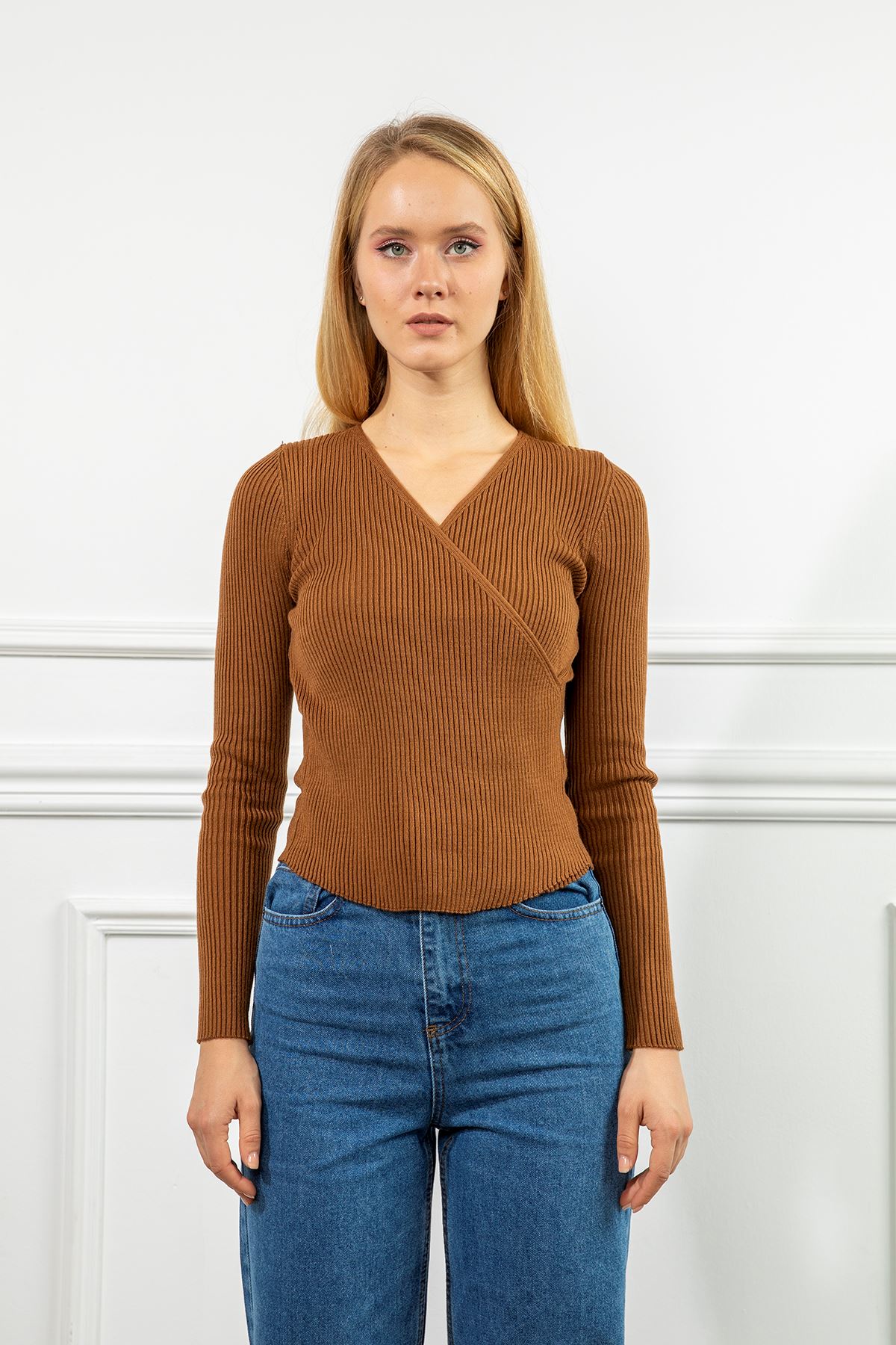 Knitwear Fabric Long Sleeve Surplice Neck Short Women Sweater - Brown