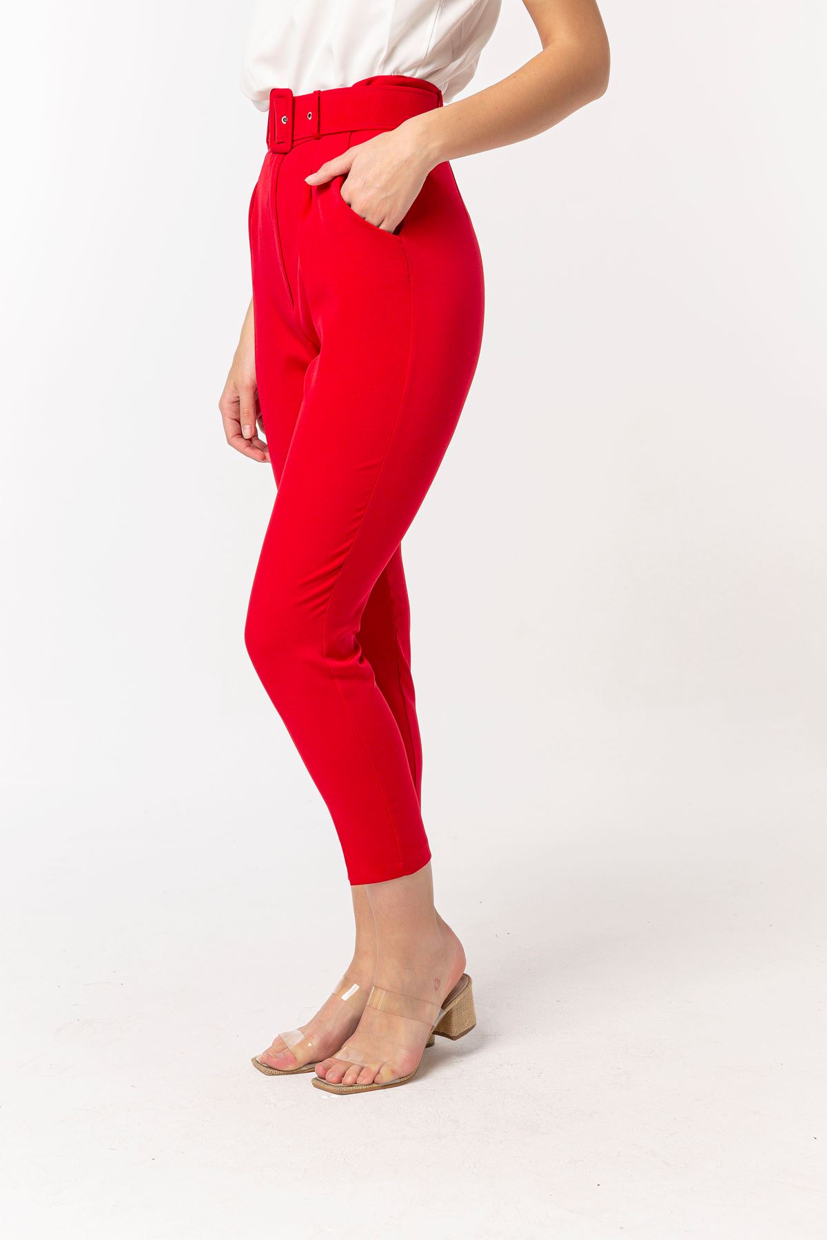 Atlas Kumaş Bilek Boy Kemerli Kadın Pantolon-Kırmızı