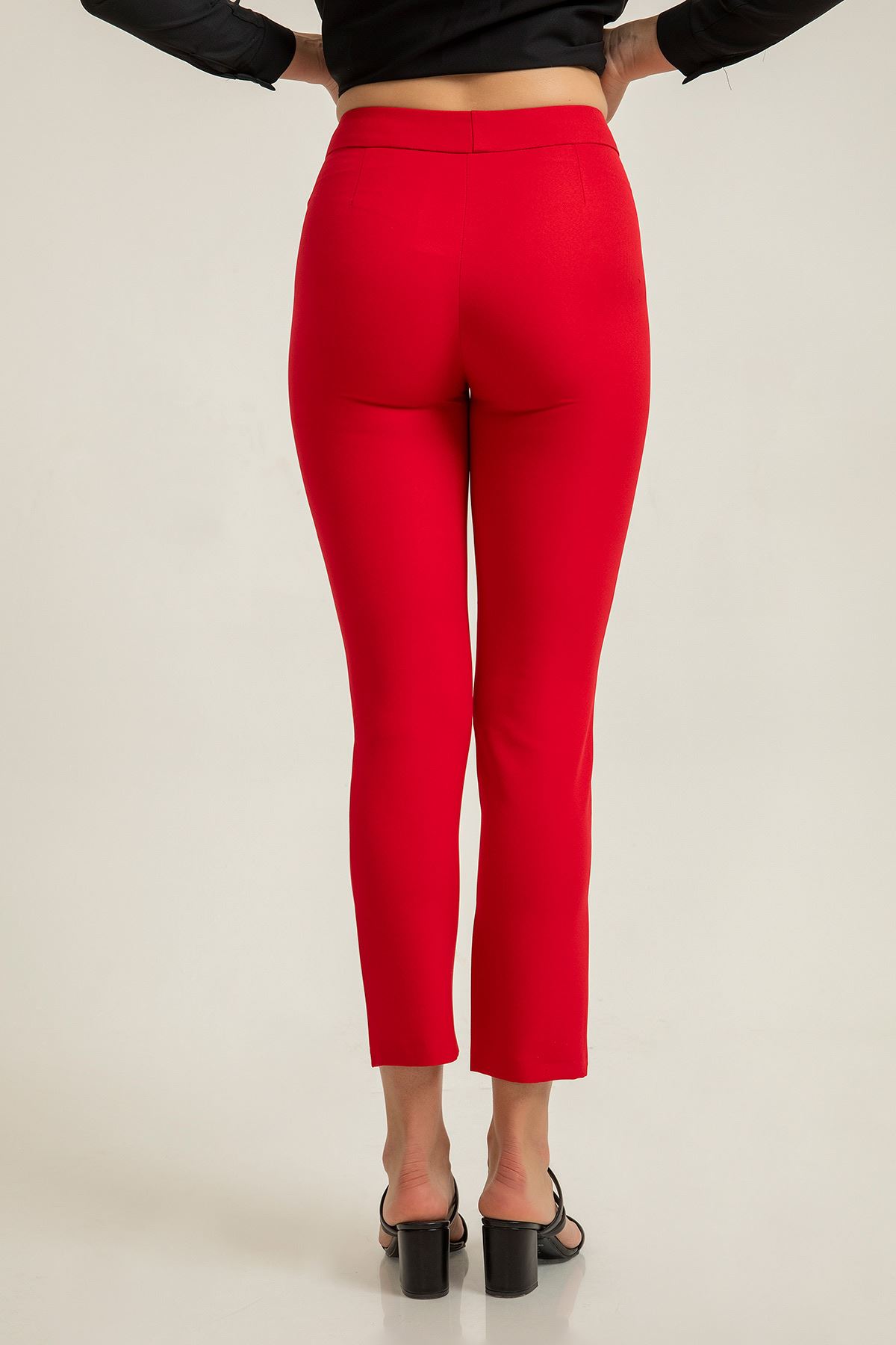 Atlas Kumaş Bilek Boy Dar Kalıp Kadın Pantolon-Kırmızı