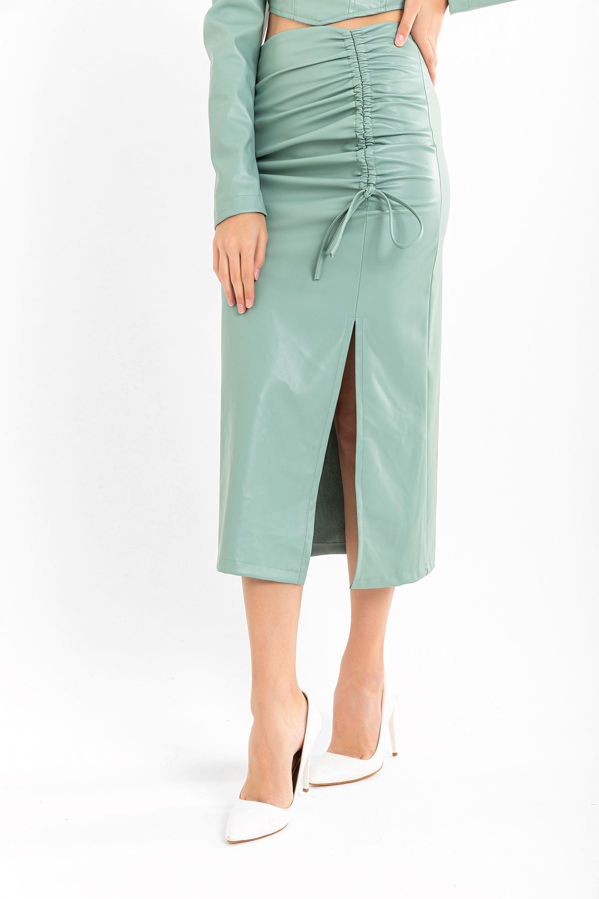 تنورة نسائية قماش جلد تحت الركبتين - اخضر فاتح