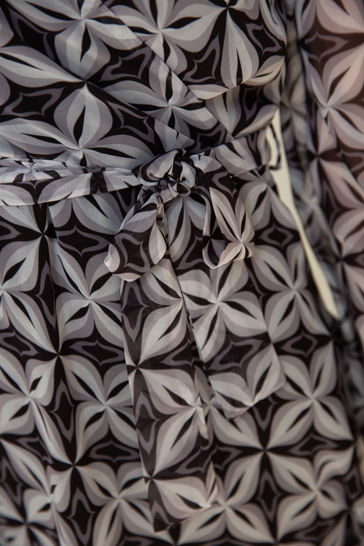 шифон ткань на запах цветочный  принткороткое женское платье-Чёрный