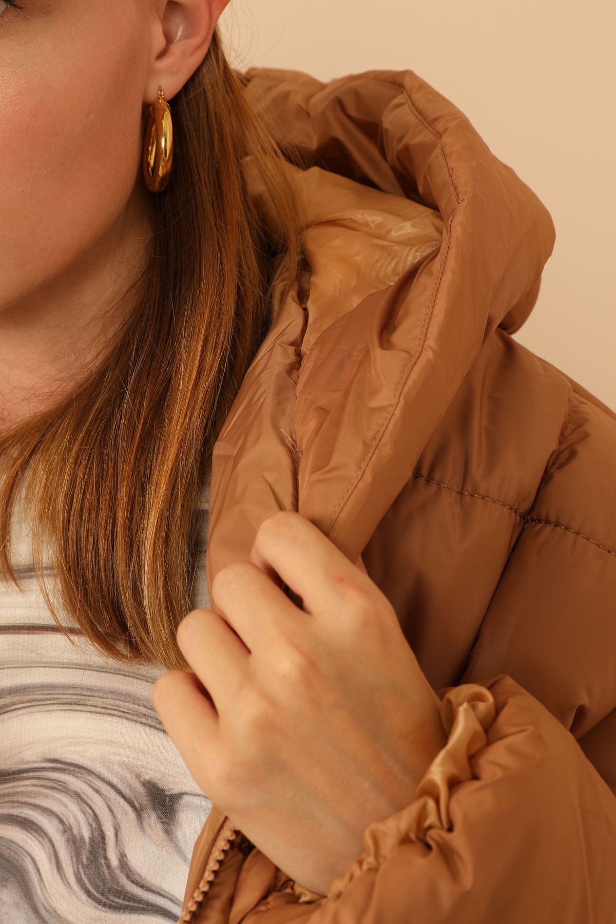 Стеганый ткань длинный рукава оверсайз /женская куртка - Коричневый