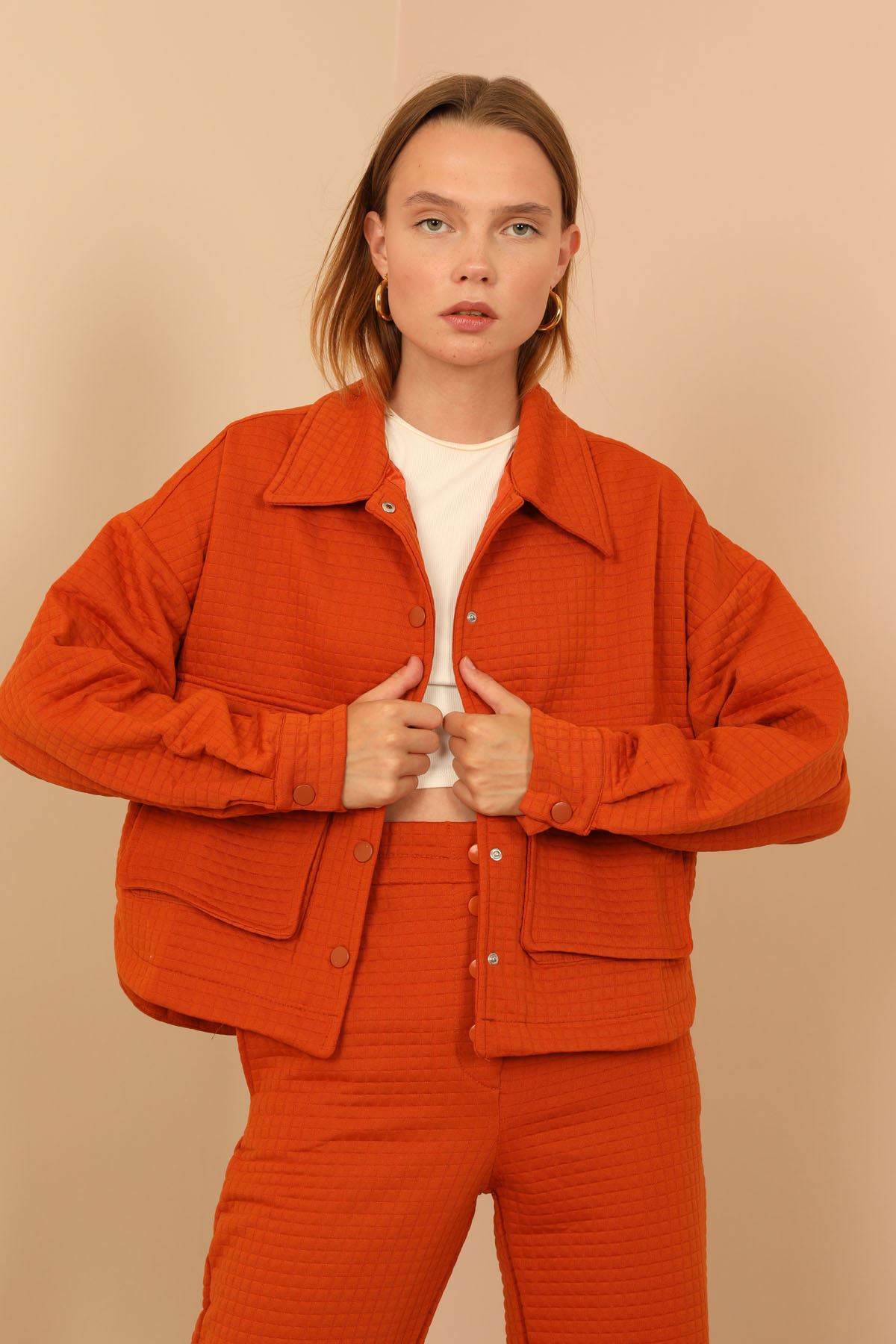 Quilted Fabric Long Sleeve Shirt Collar Hip Height Oversize Button Up Women Jacket - Cinnamon 