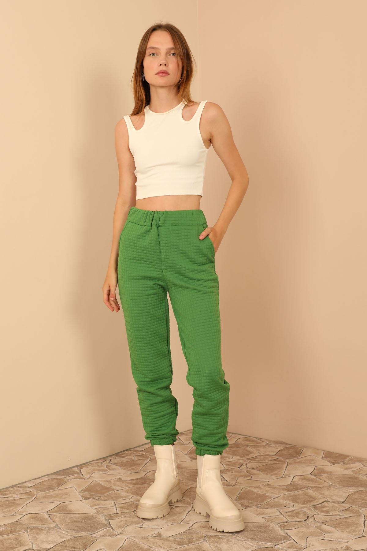 Kapitone Kumaş Paçası Lastikli Kadın Pantolon-Yeşil