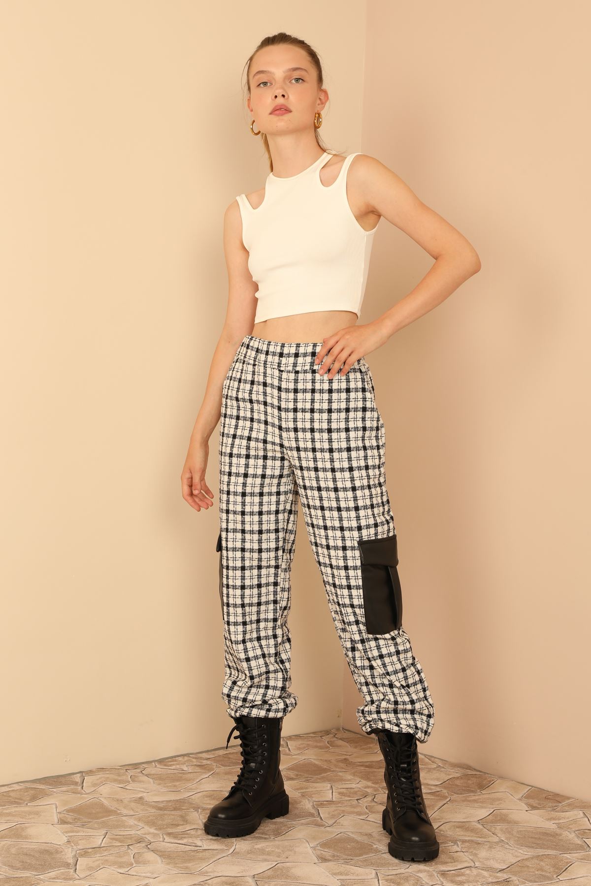 Channel Woven Fabrics Long Striped Hems Fringed Women'S Trouser - Ecru