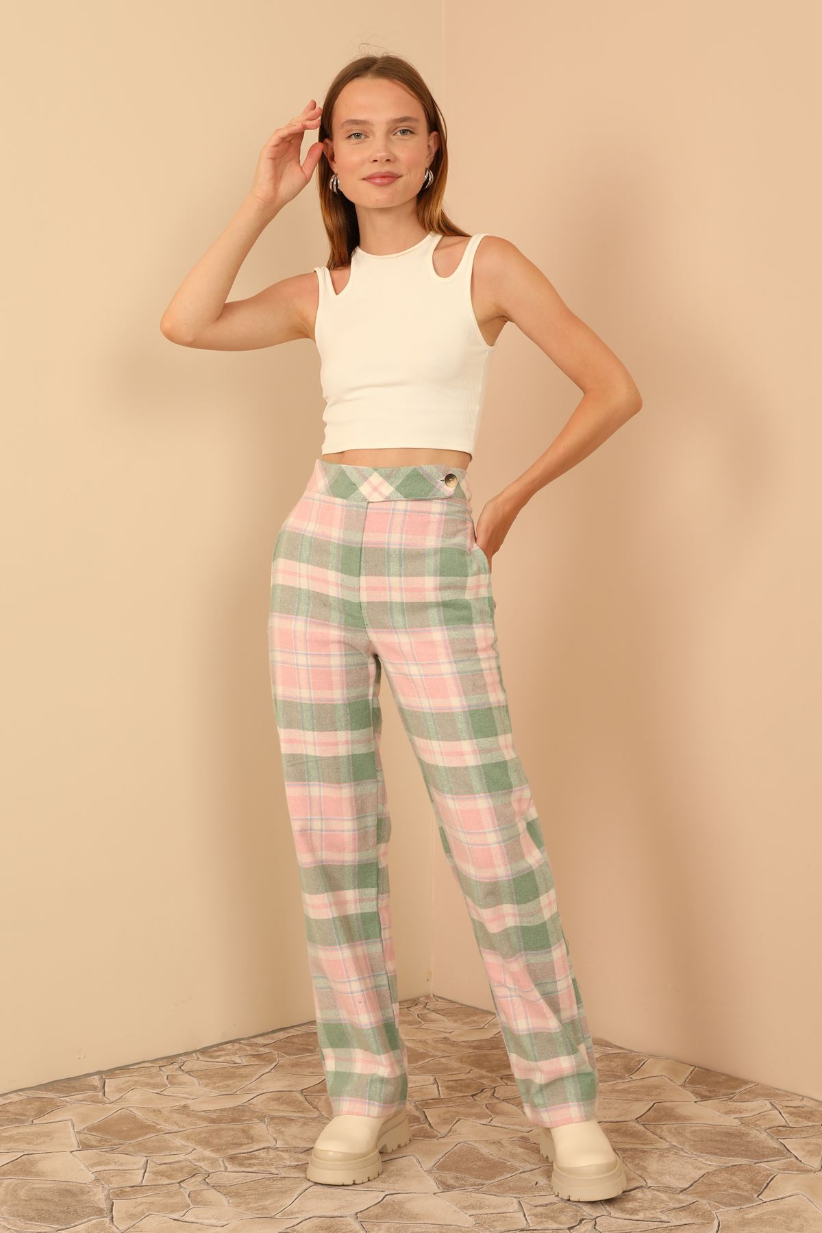 Plaid Fabric Comfy Fit Women'S Trouser - Pink