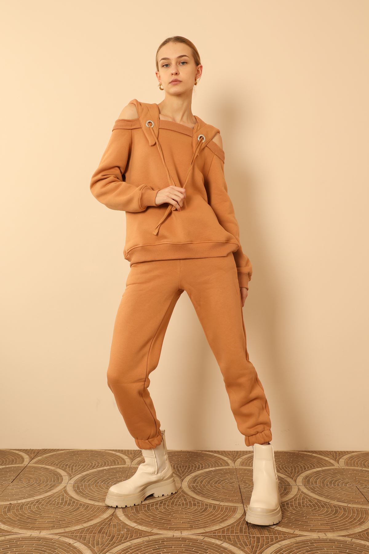 Şardonlu 3 İplik Kumaş Basen Boy Omuz Detaylı Kadın Sweatshirt-Taba