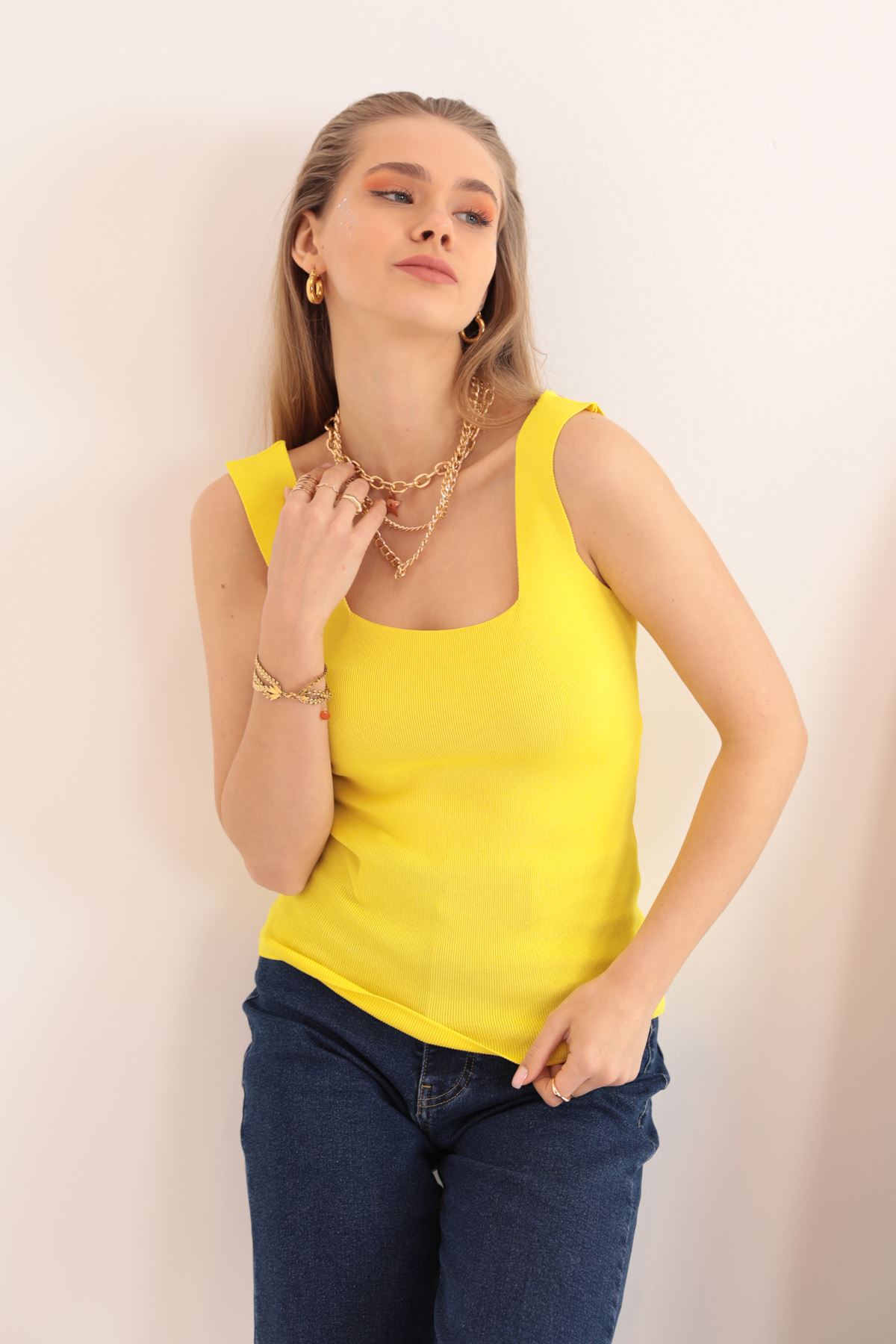 Женская блузка с квадратным воротником из трикотажа-Желтый