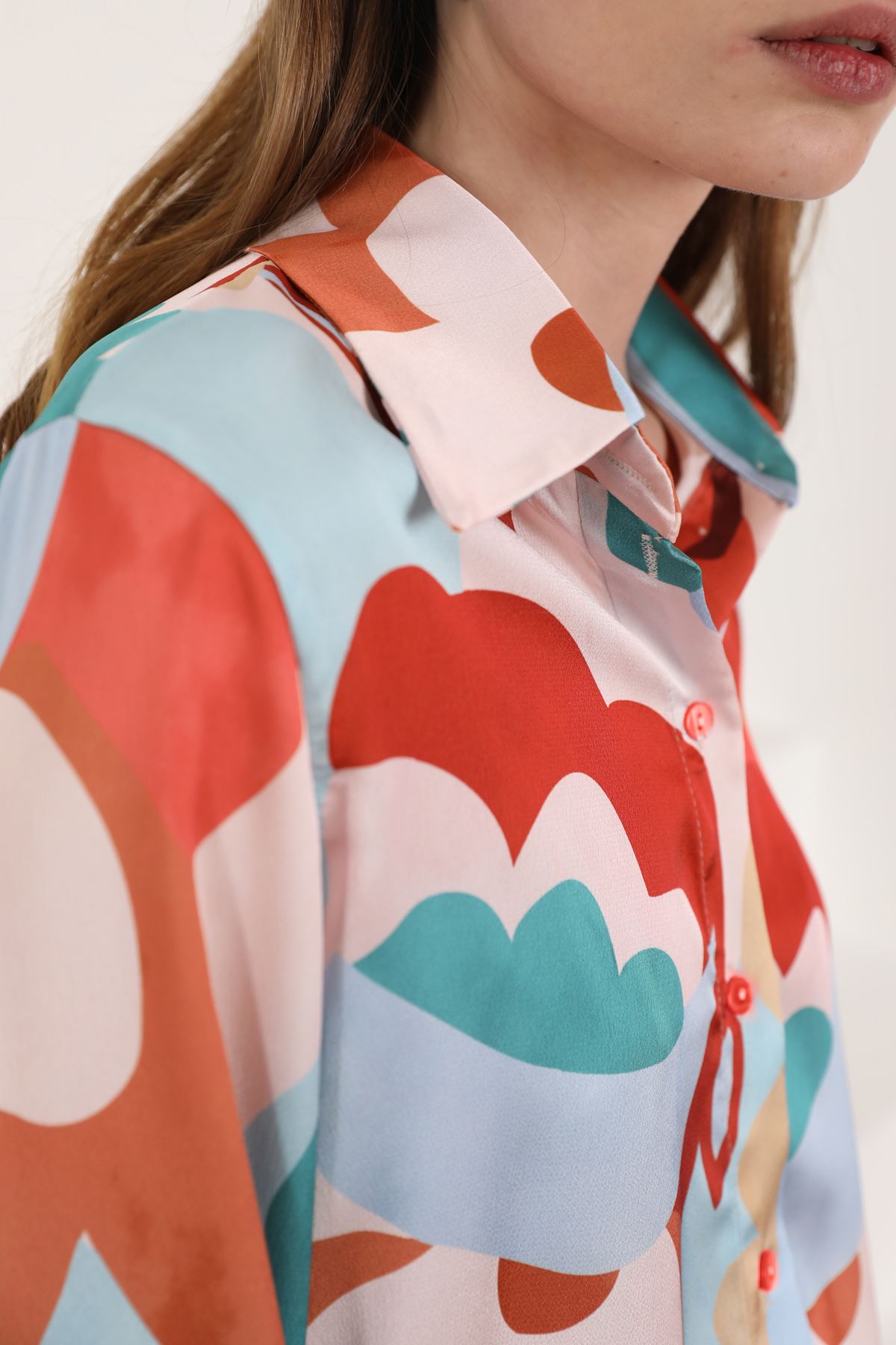 Женская рубашка Kobe с красочным цветочным узором из атласной ткани-корица