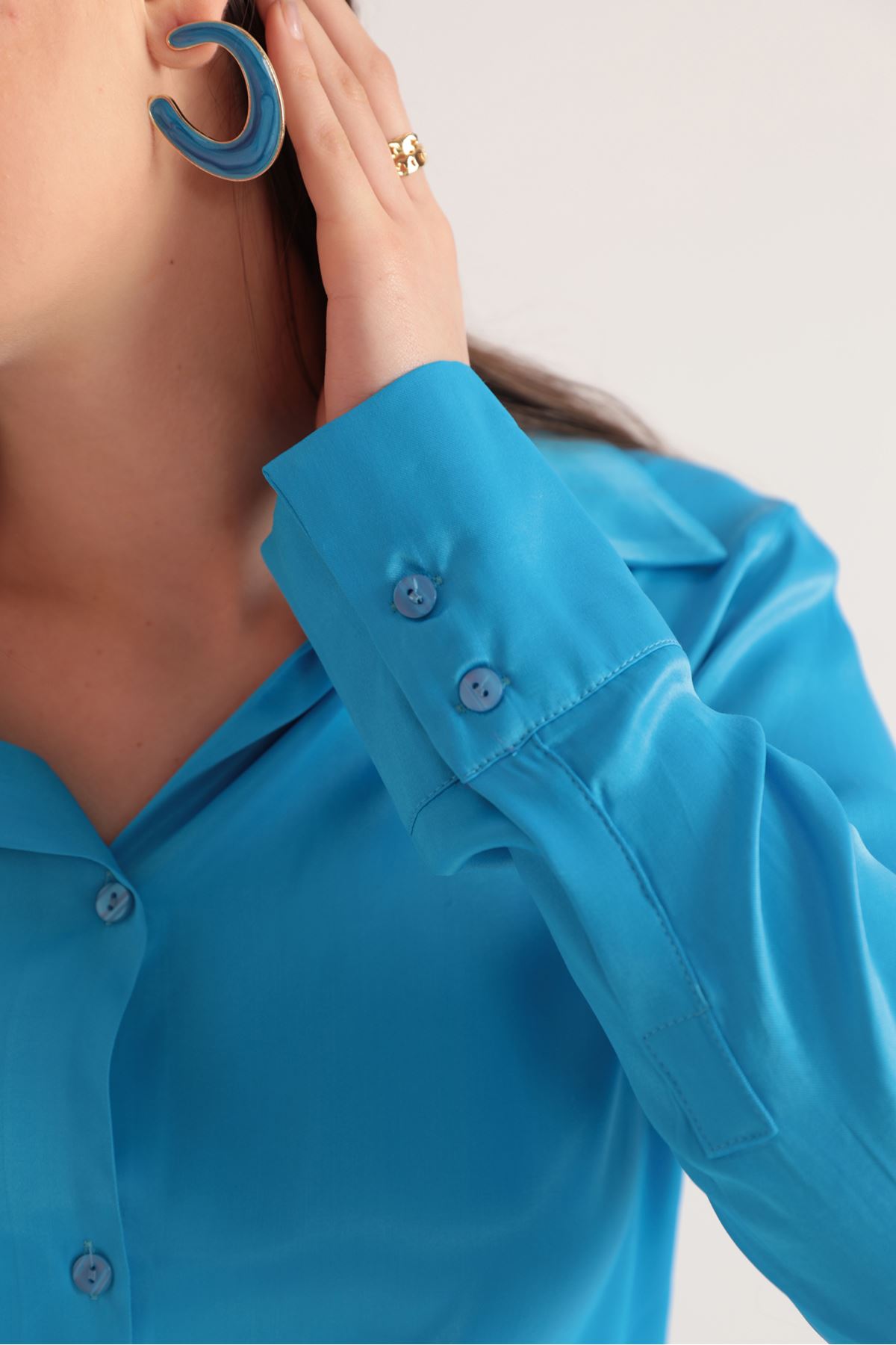 Базовая женская рубашка из атласной ткани-Синий