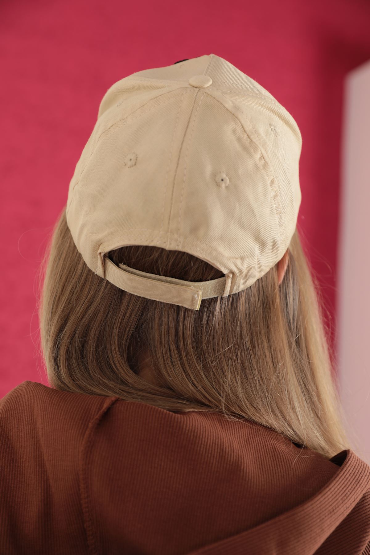 قبعة مطرزة للبنات من التسعينيات-بيج
