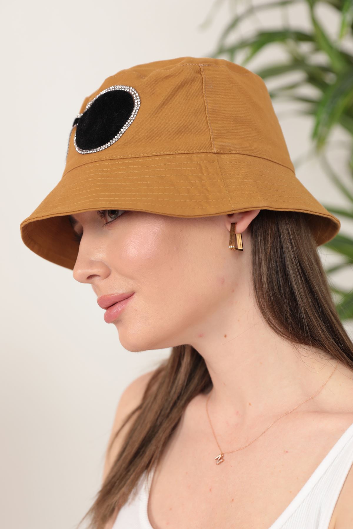 قبعة دلو مزينة بأحجار النظارات-خردلي