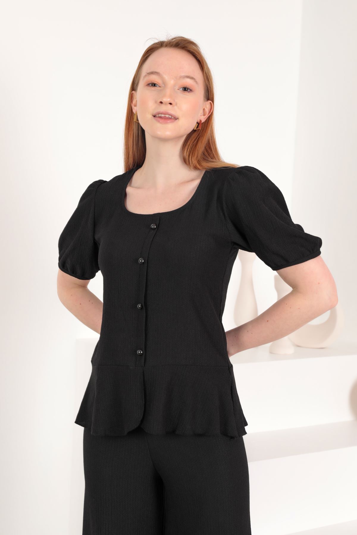 Bürümcük Kumaş Düğme Detay Altı Volanlı Bluz Kadın Takım-Siyah