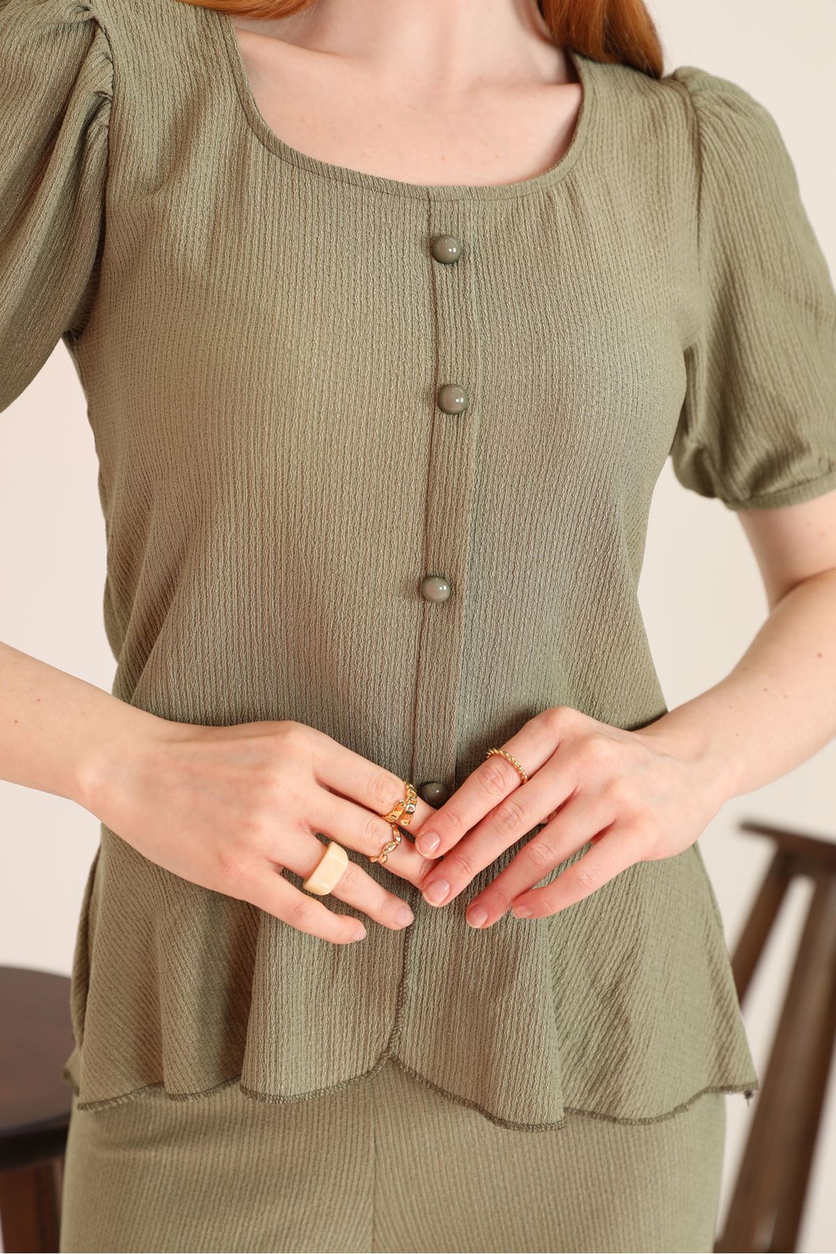 Bürümcük Kumaş Düğme Detay Altı Volanlı Bluz Kadın Takım-Haki