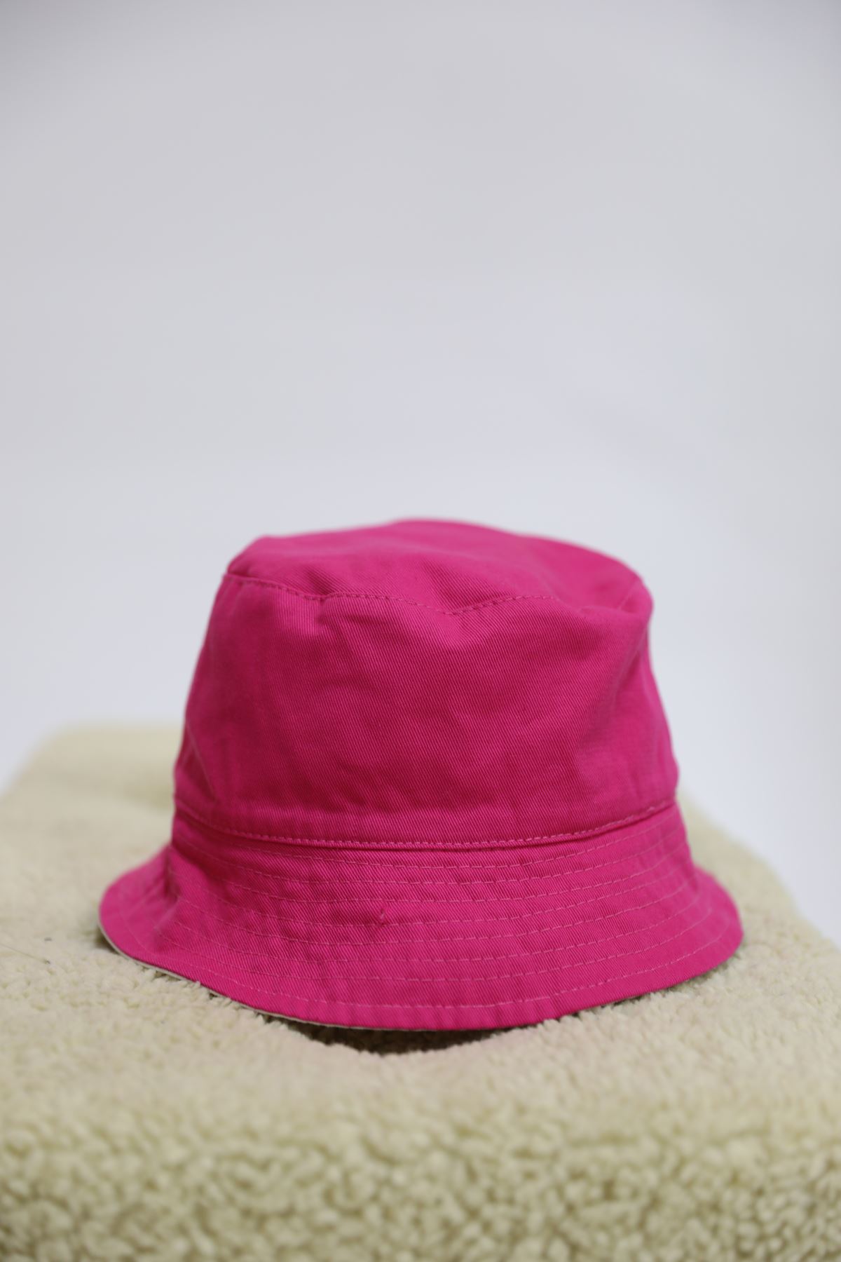 Двусторонняя женская шляпа-ведро-фуксия