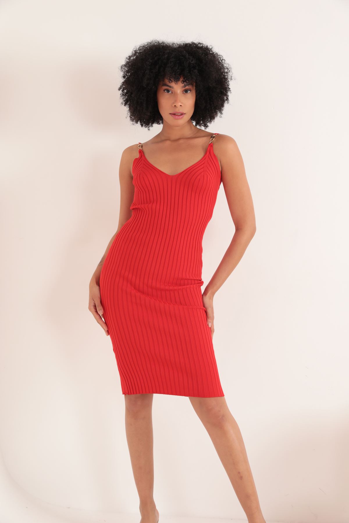Triko Kumaş  Broşlu Midi Kadın Elbise-Kırmızı