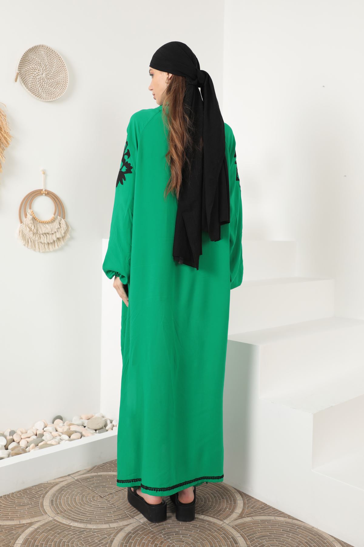 Yakası Ve Kolu Nakış Uzun Viskon Elbise-Yeşil-Siyah