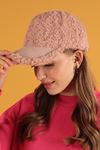 قبعة قطيفة مجعدة باللون الوردي