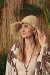 قبعة القش النسائية باللون البيج